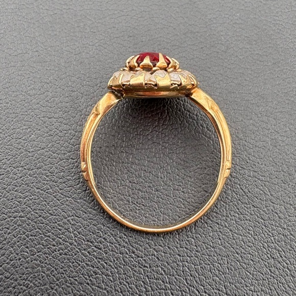 10K yellow gold Antique Victorian cocktail ring ruby red 5 glass stone - Picture 11 of 16